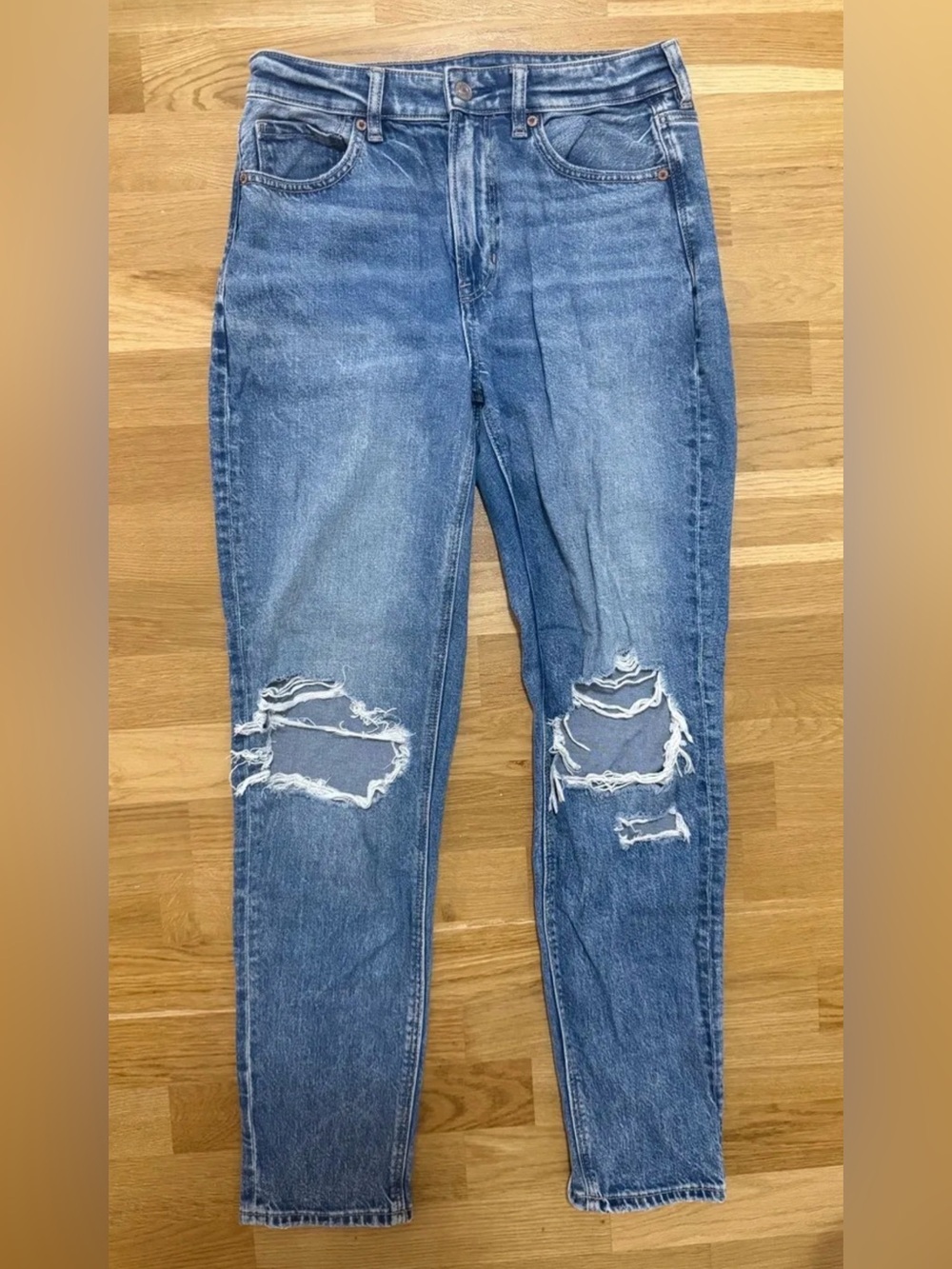 American Eagle Strigid Mom Jeans